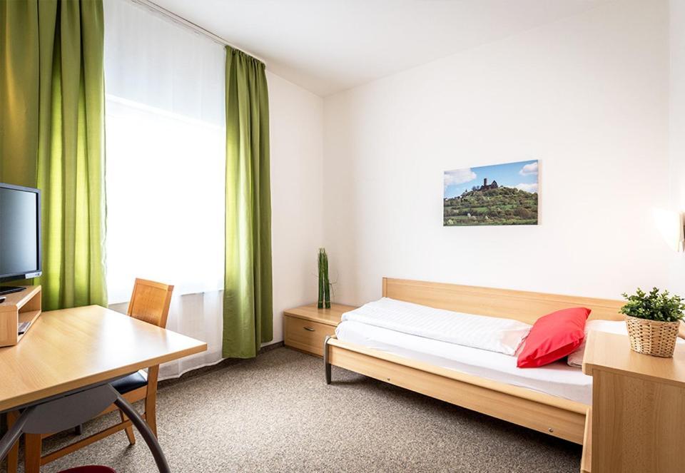 Hotel An Der Burg Biebertal Экстерьер фото