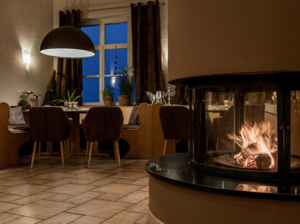Hotel An Der Burg Biebertal Экстерьер фото